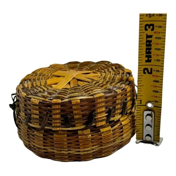 Handwoven Round Pine Straw & Rattan Trinket Box Sewing Jewelry With Lid 3" Mini - Picture 5 of 7